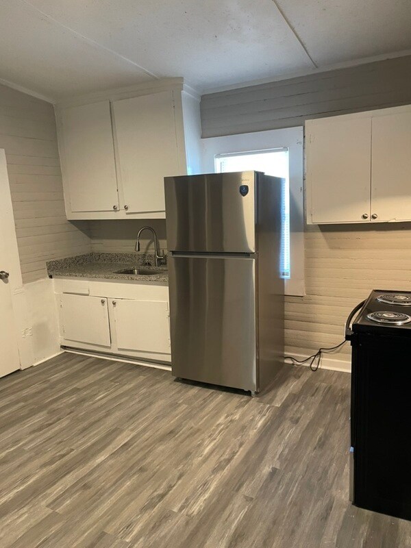 Building Photo - 205 Ware St