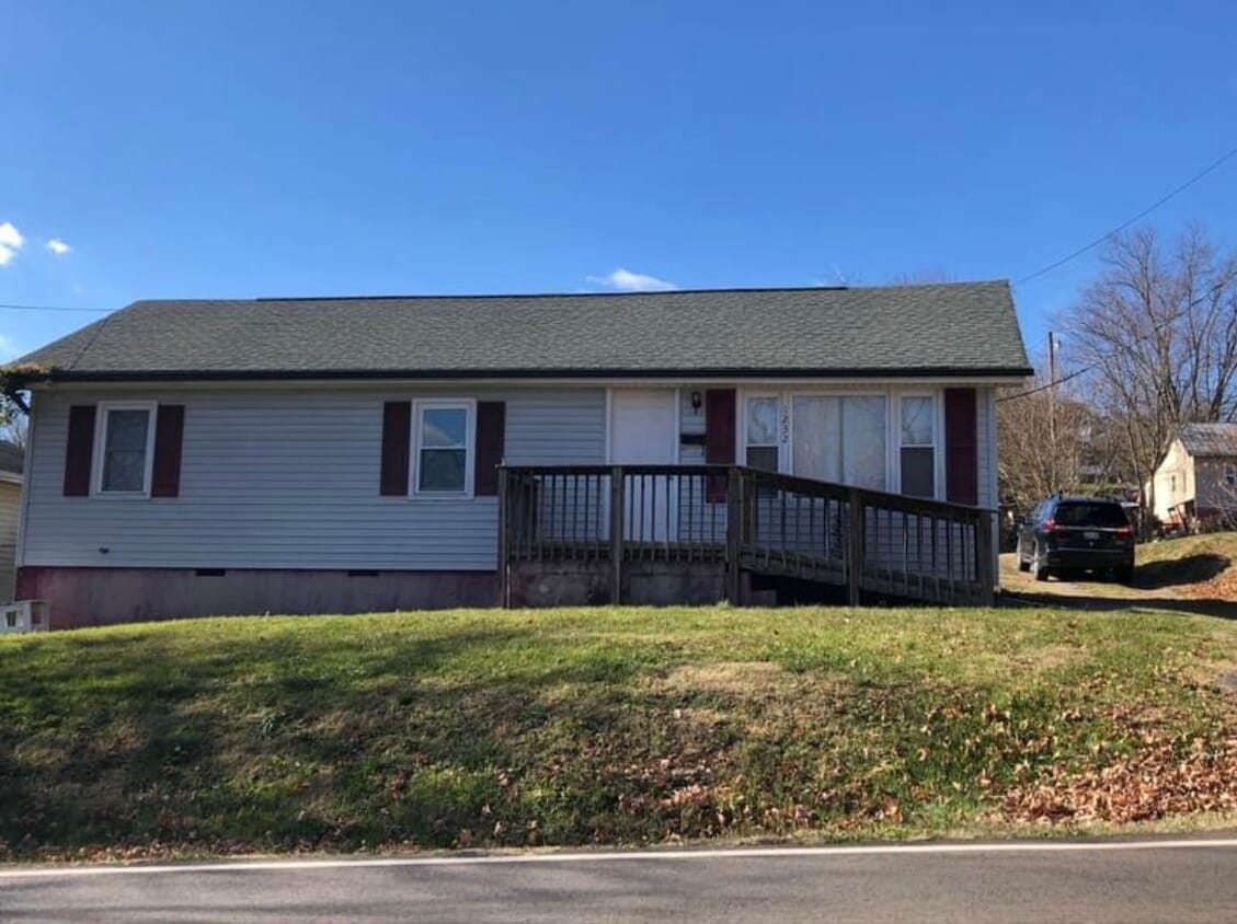 Primary Photo - 1232 Fairview Ave