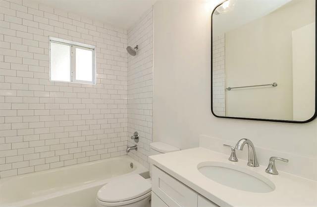 Foto del edificio - 425 N Rosemont Ave