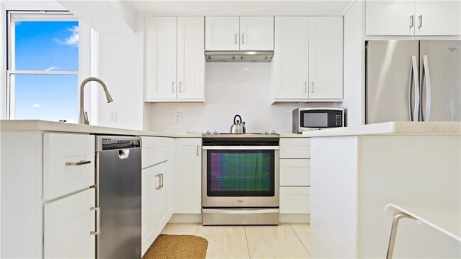 Foto del edificio - 7000 Beach Plaza