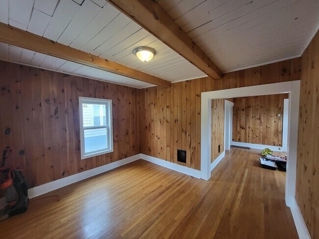 Foto del edificio - 547 Hickok Ave