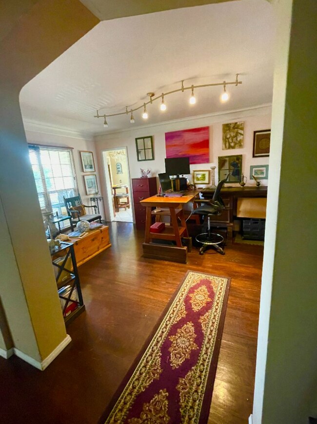 Foto del edificio - 1130 Meadowbrook Ave