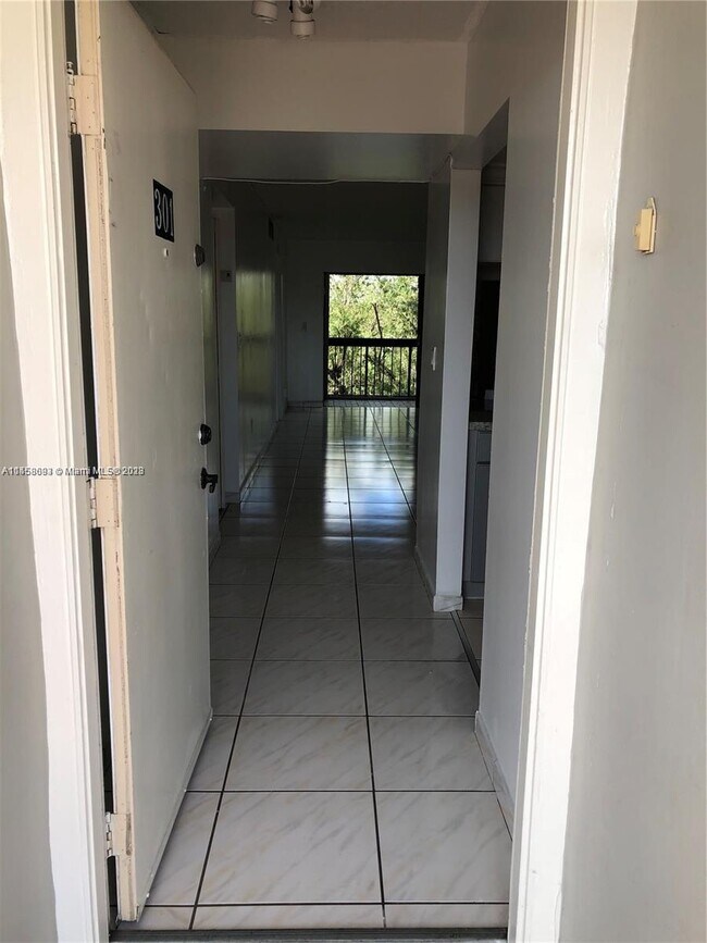 Foto del edificio - 10317 NW 9th St