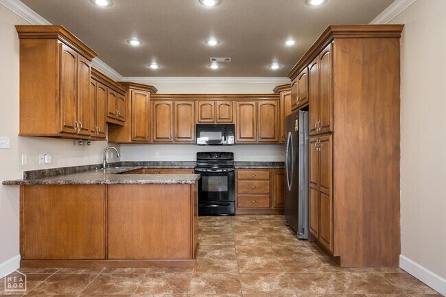 Foto del edificio - 4801 Lochmoor Cir