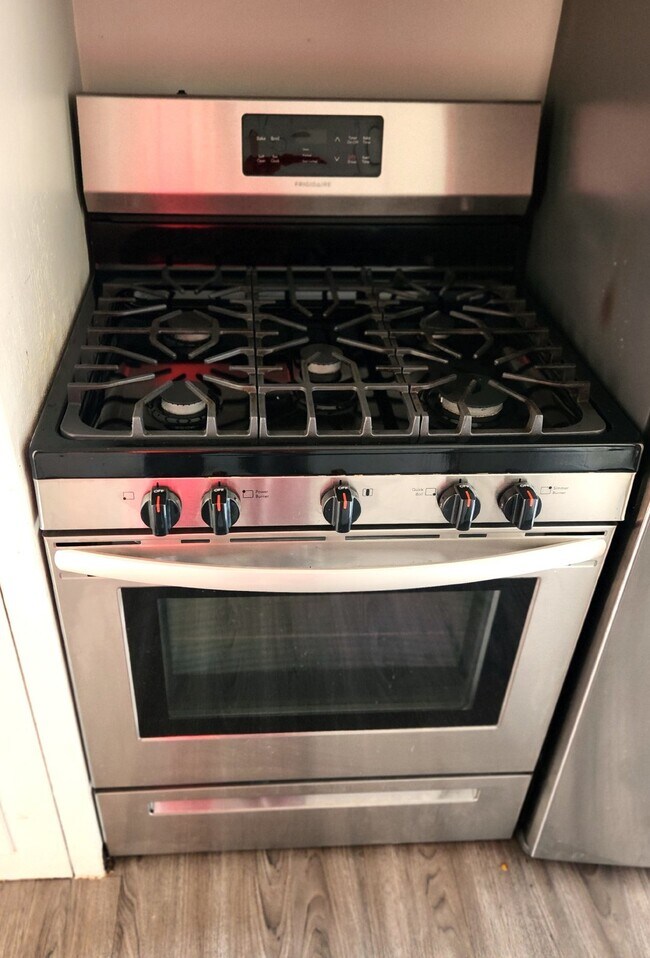 Foto del edificio - AMAZING 1 BEDROOM AND 1 BATH UNIT FOR LEASE
