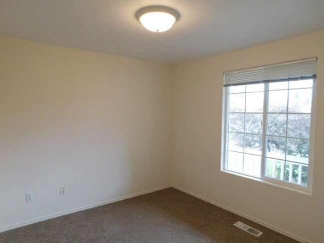 Building Photo - 3Bd/2Ba Single Story House - Available Soon!