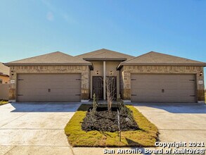 Building Photo - 2592 Pahmeyer Rd