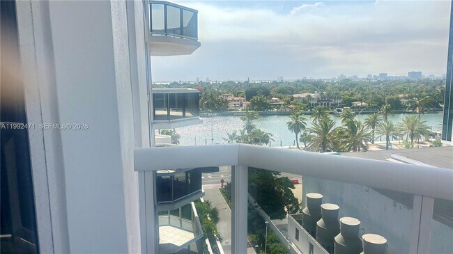 Foto del edificio - 4779 Collins Ave