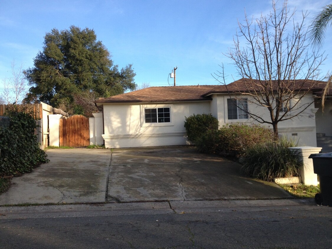 Foto principal - Fair Oaks home on 1/4 acre lot.