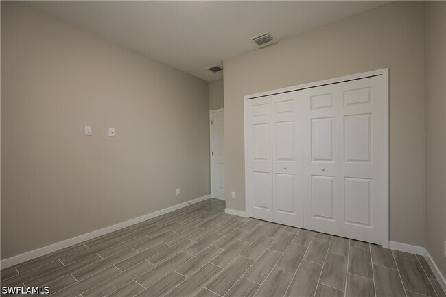Foto del edificio - 3204 66th St W