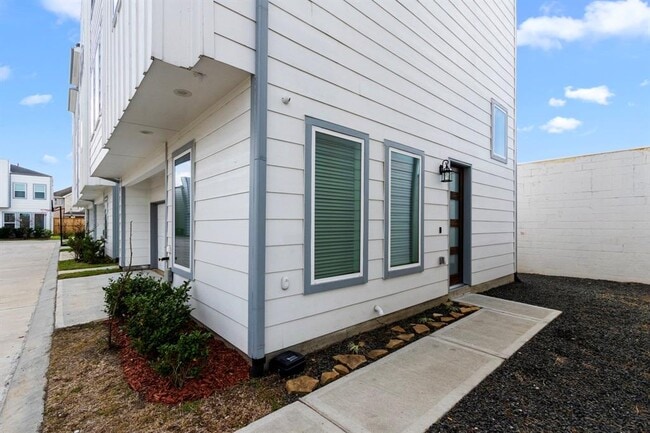 Building Photo - 1739 Cove Cres Ct