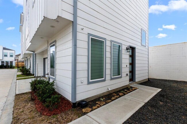 Foto del edificio - 1739 Cove Cres Ct