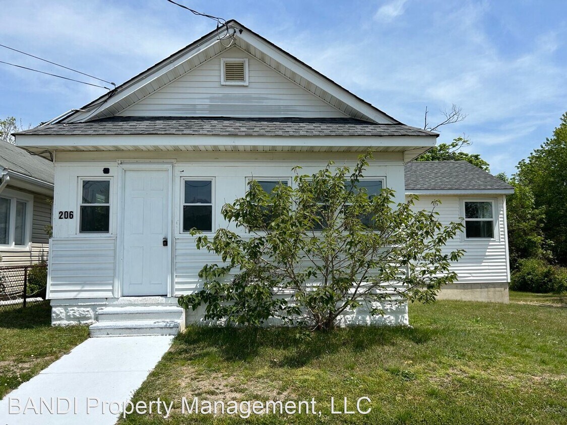 Primary Photo - 3 br, 1 bath House - 206 E Leeds Avenue