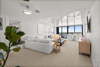Building Photo - 1200 S Flagler Dr