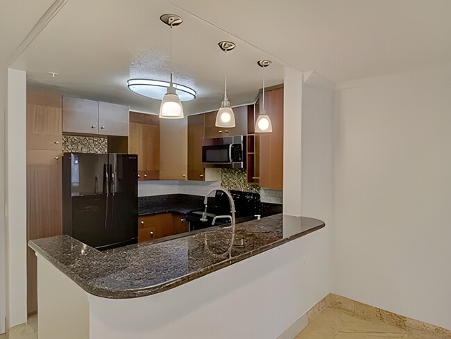 Building Photo - 3550 Lebon Dr