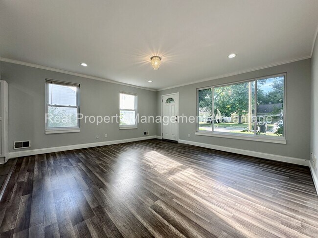 Building Photo - Mid-Century Ranch Boasts 3 Large Bedrooms ...
