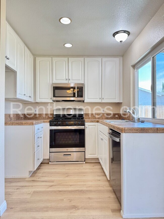 Building Photo - 8606 Ferndale St