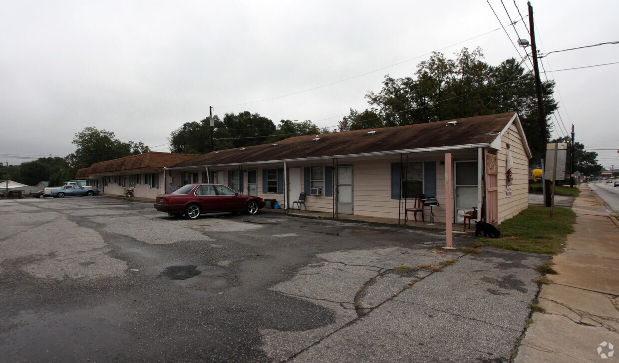 34023404 White Horse Rd, Greenville, SC 29611 Apartments in