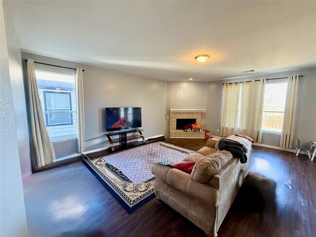 Foto del edificio - 396 Feathergrass Dr