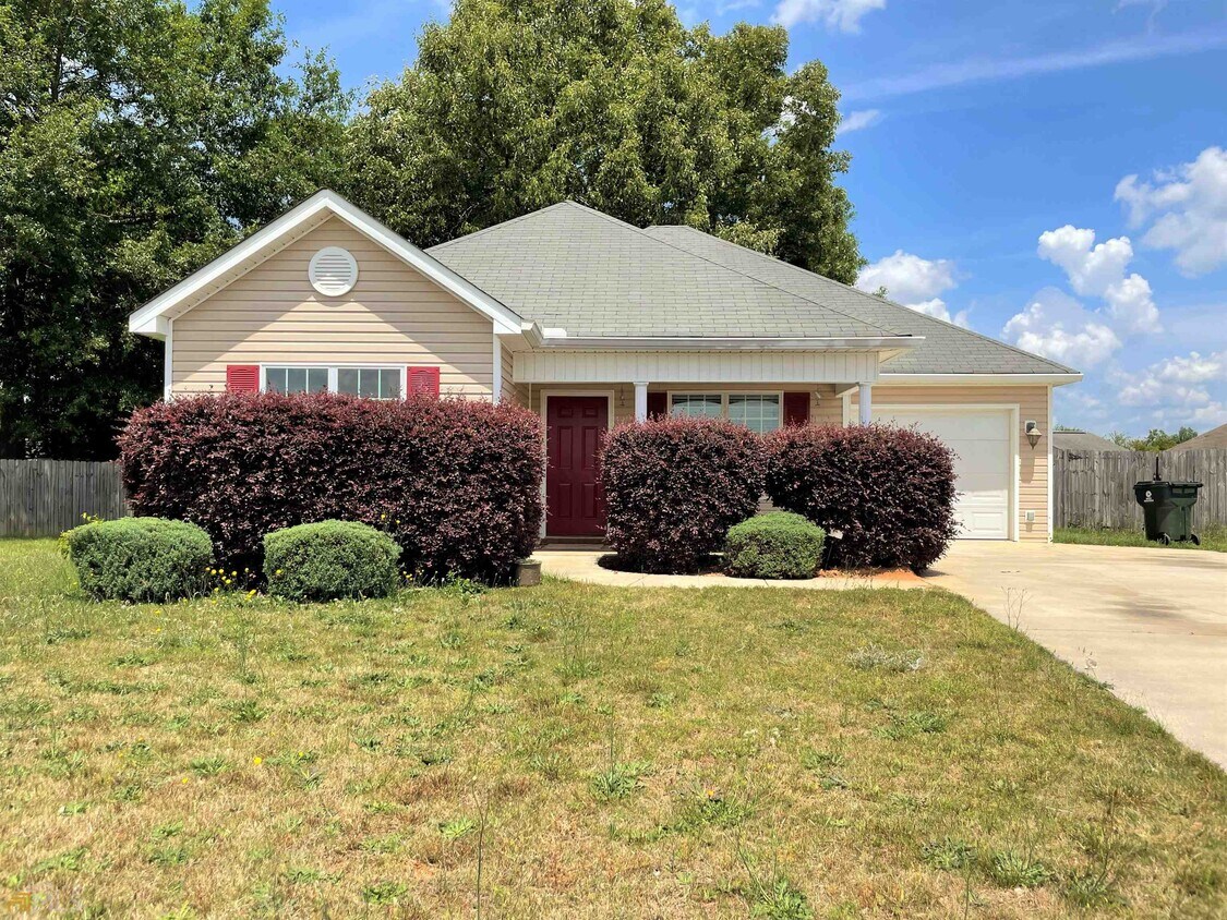 Primary Photo - 208 Gayla Ct