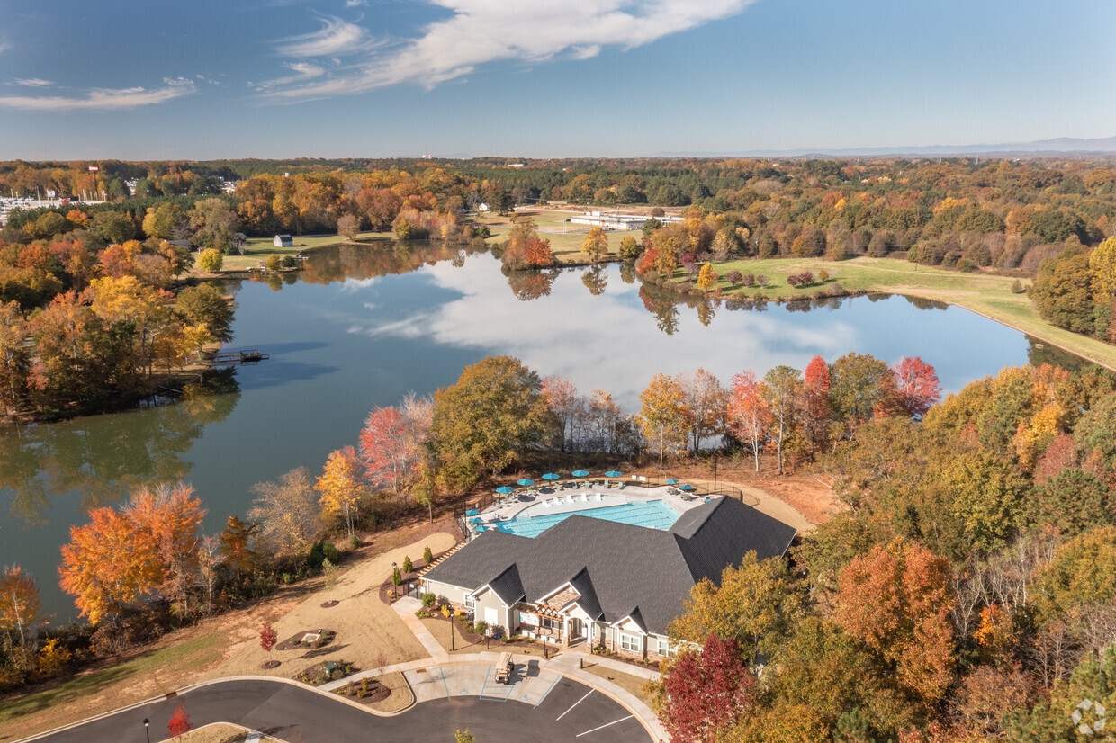 Primary Photo - Valley Falls Apartments