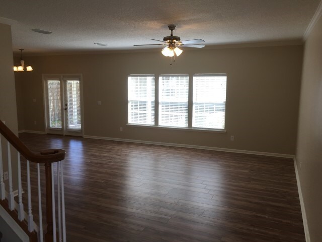 Foto del edificio - 3631 Silver Bluff Blvd