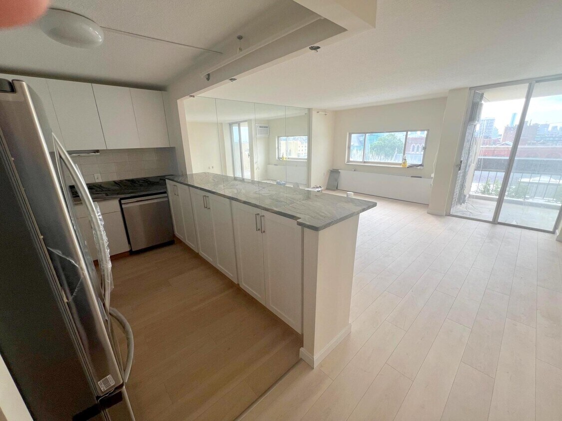 Foto principal - 872 Massachusetts Ave