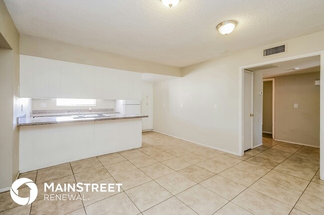 Building Photo - 5808 W Holly St