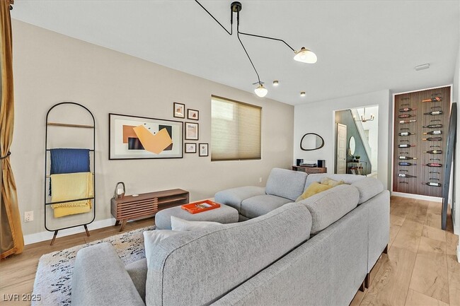 Building Photo - 696 Rogue Wave St