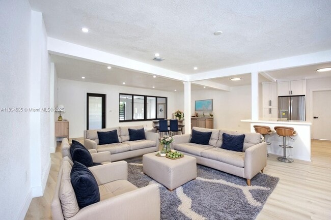 Foto del edificio - 12905 N Miami Ave