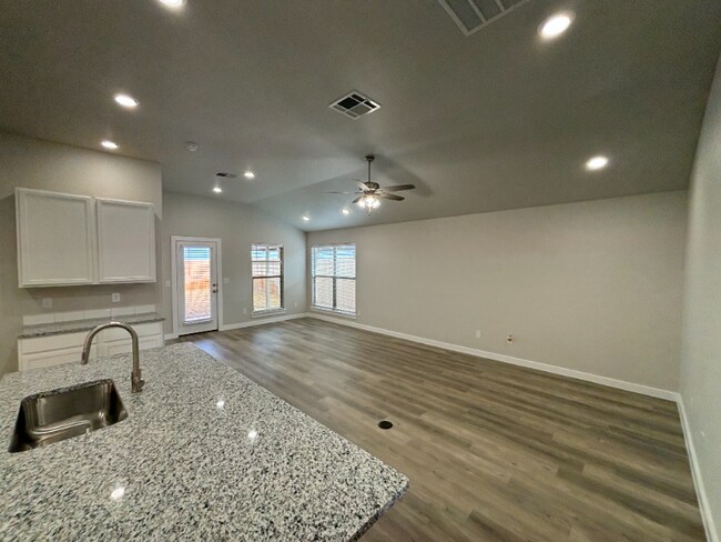 Foto del edificio - 2504 Abbeville Ave