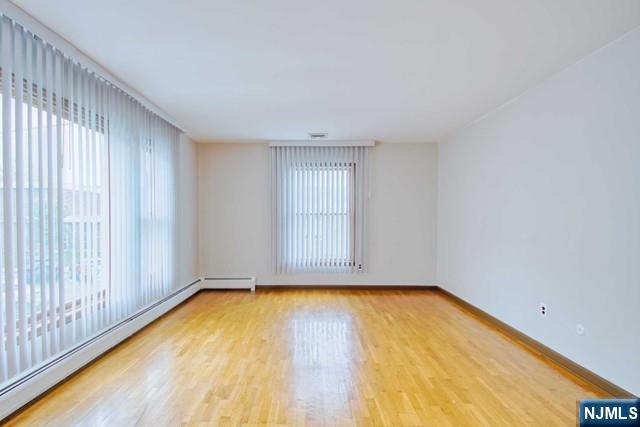 Foto del edificio - 44 Newcomb Rd