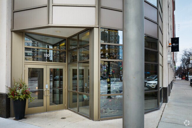 Building Photo - The Superior at LaSalle