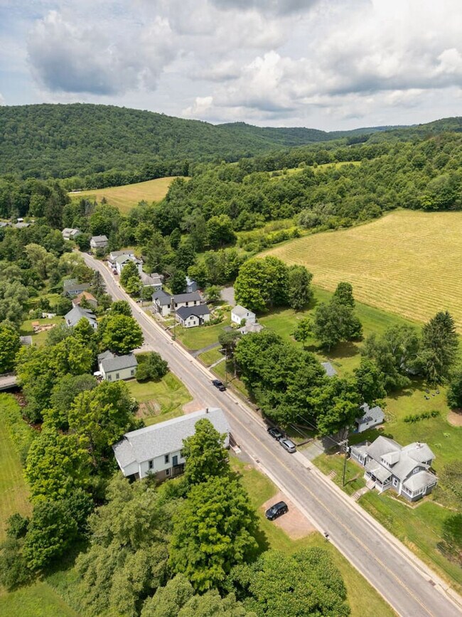 Foto del edificio - 1891 County Hwy 6