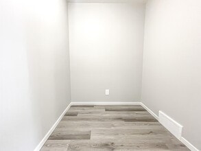 Building Photo - 831 Windbury Pl SW