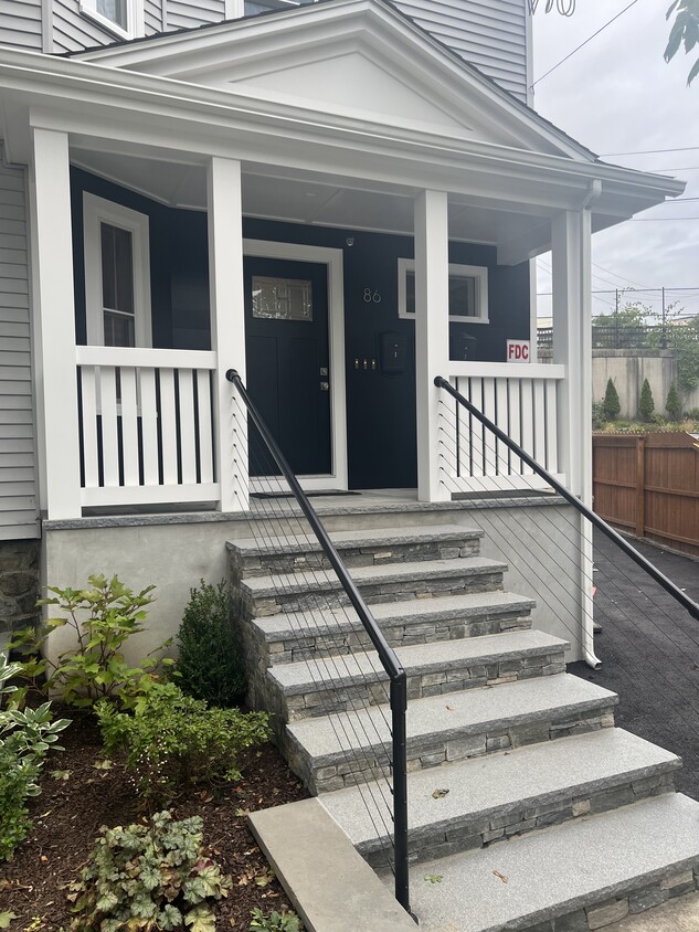 Foto principal - Brightly Renovated 4-Bed / 2-Bath • 1,800 sq