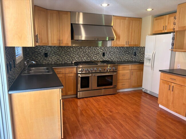 Foto del edificio - Modern Montavilla Living with Updated Finishes Bright & Spacious SE Portland Home Near Mt. Tabor ...