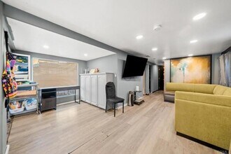 Building Photo - 753 Jilian St