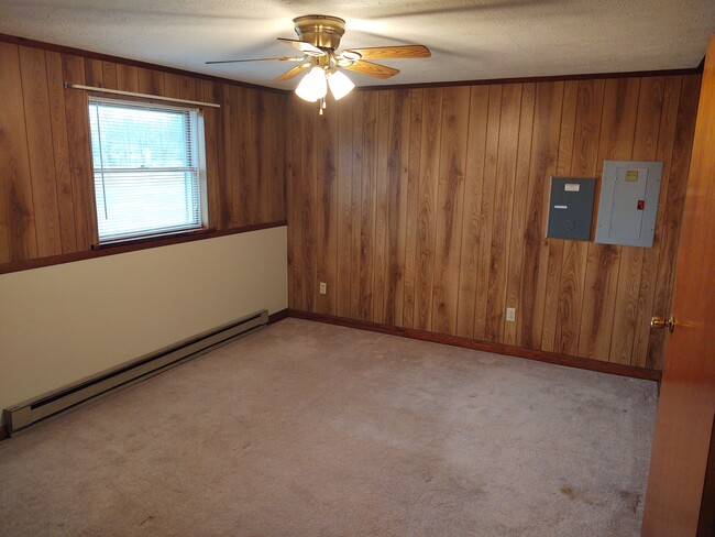 Bed Room - 102 Stone House Dr