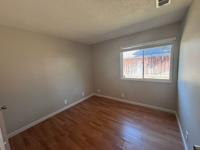 Foto del edificio - 5328 Cedar Grove Cir