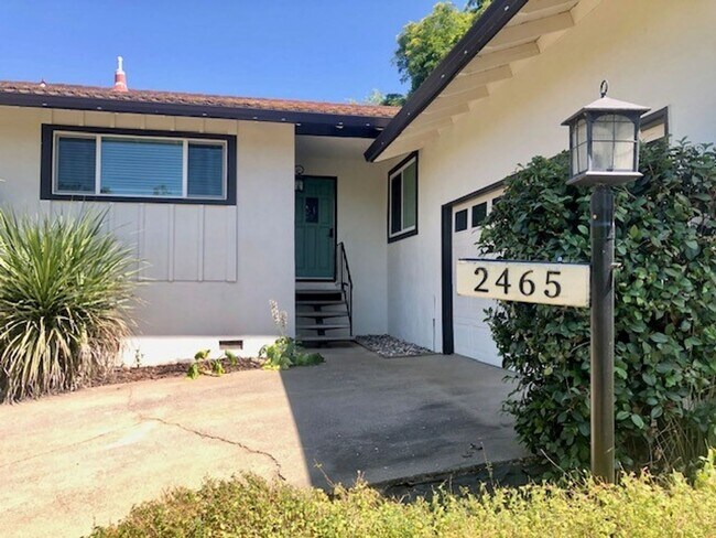 Foto del edificio - Nice 3 bed, 2 bath home in El Dorado Hills