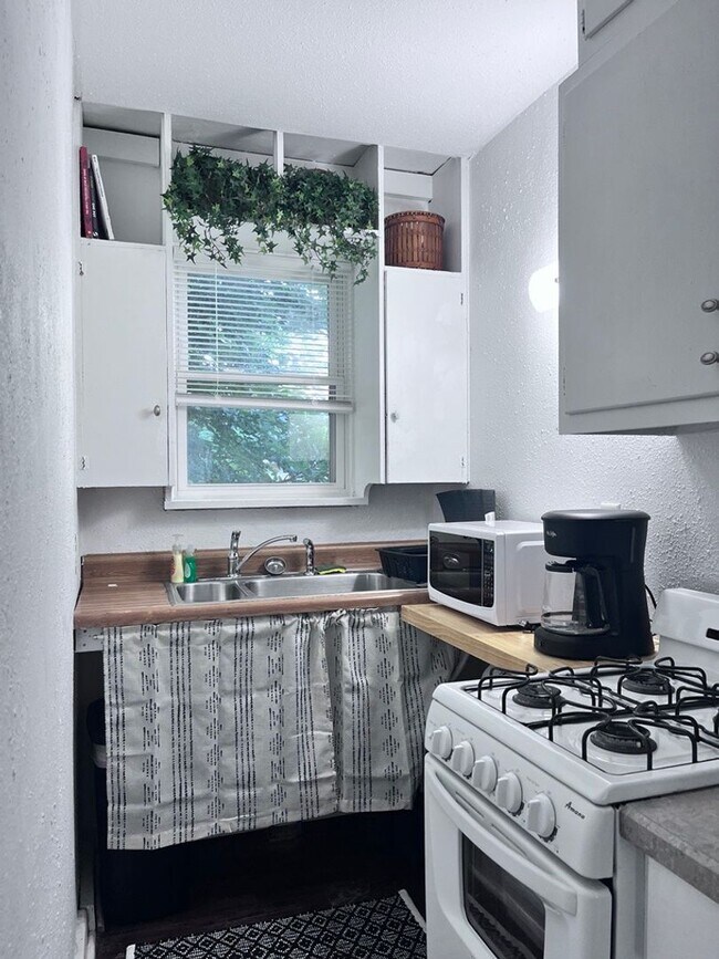 Building Photo - Drake Triplex