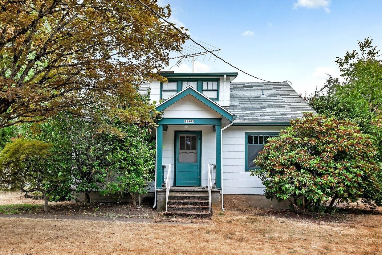 Primary Photo - 1930's Renovated Farmhouse with tons of ya...