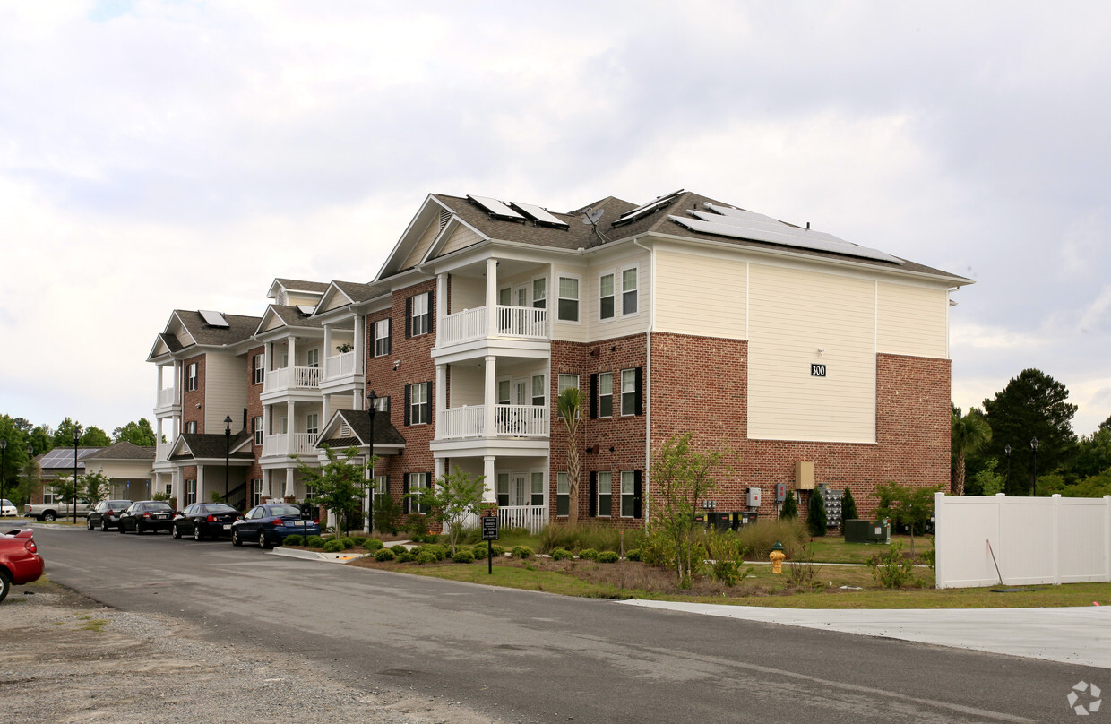 Primary Photo - Goshen Crossing Apartments