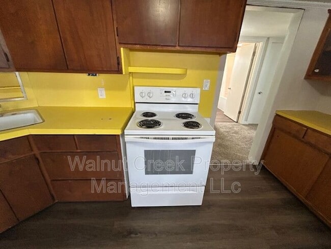 Foto del edificio - 1763 E 36th St