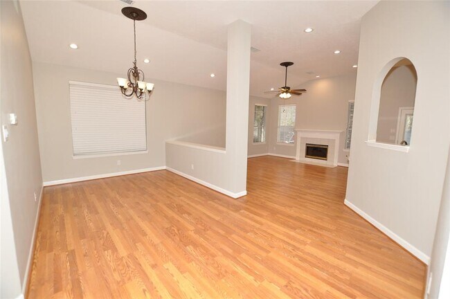 Foto del edificio - 3411 Kings Mountain Dr