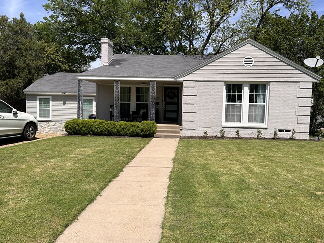 Building Photo - 5027 Wenonah Dr