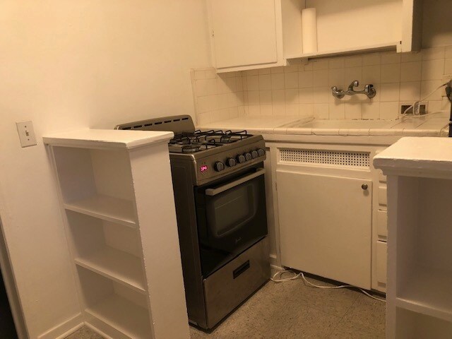 Foto del edificio - 303 S Doheny Dr