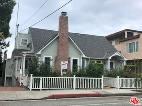 Building Photo - 2450 4th St