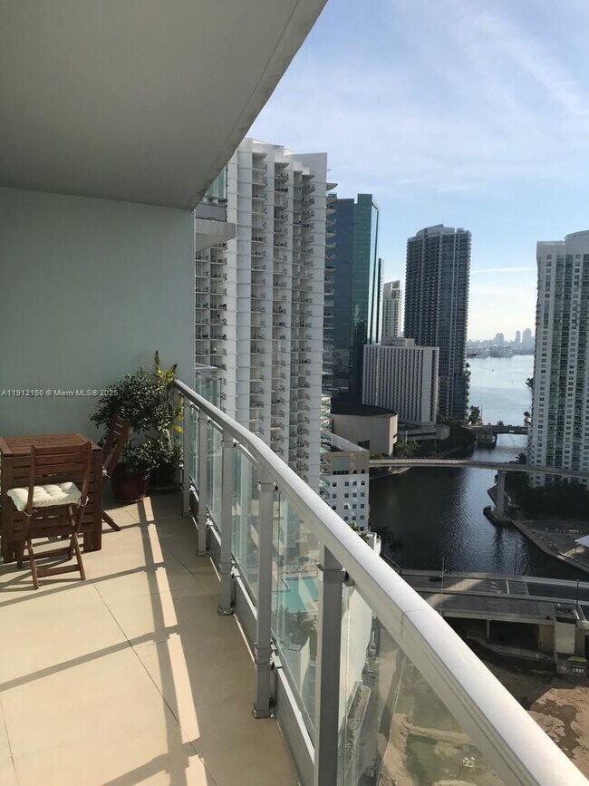 Foto del edificio - 90 SW 3rd St